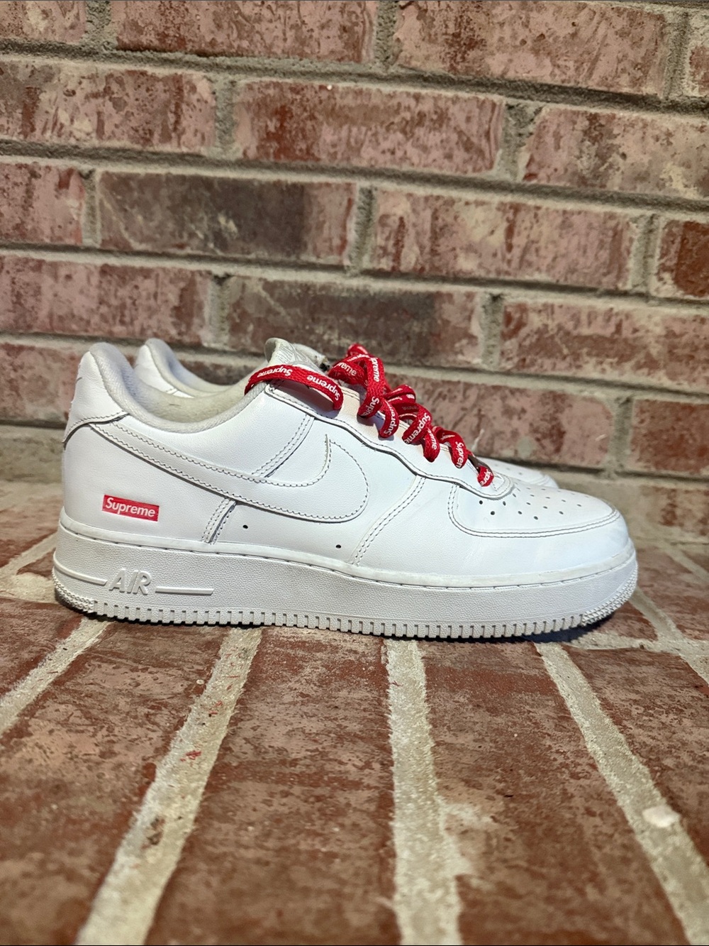 Mens Nike Airforce 1/ supreme collab White Low-Top Sneaker size 9.5